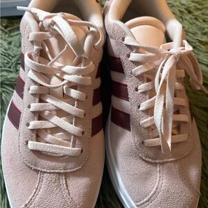 Adidas court bold platform- big kid 6, equal to women’s 7 European 38.5 suede